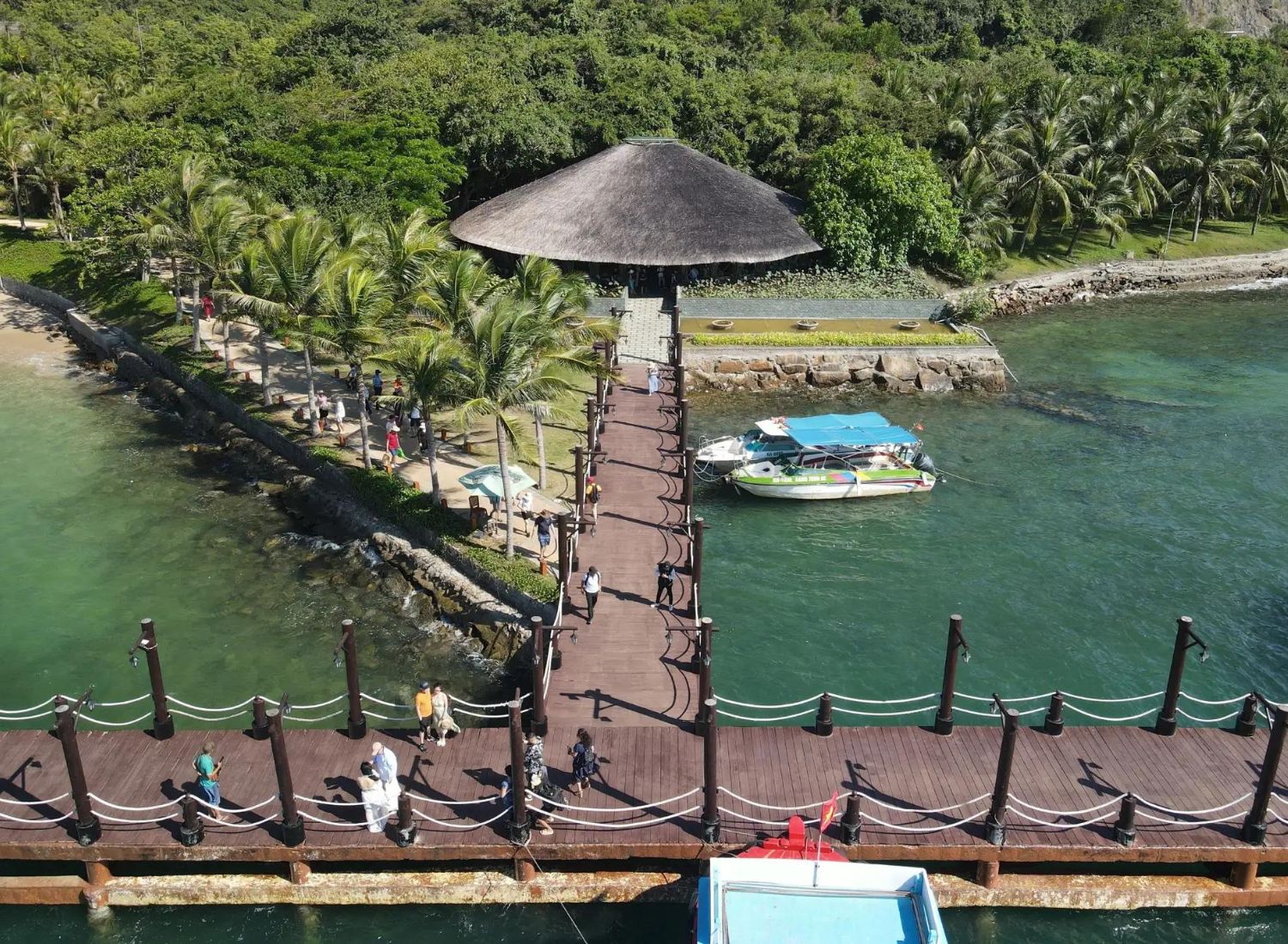 Vé Hòn Tằm 17 check in cau go hon tam